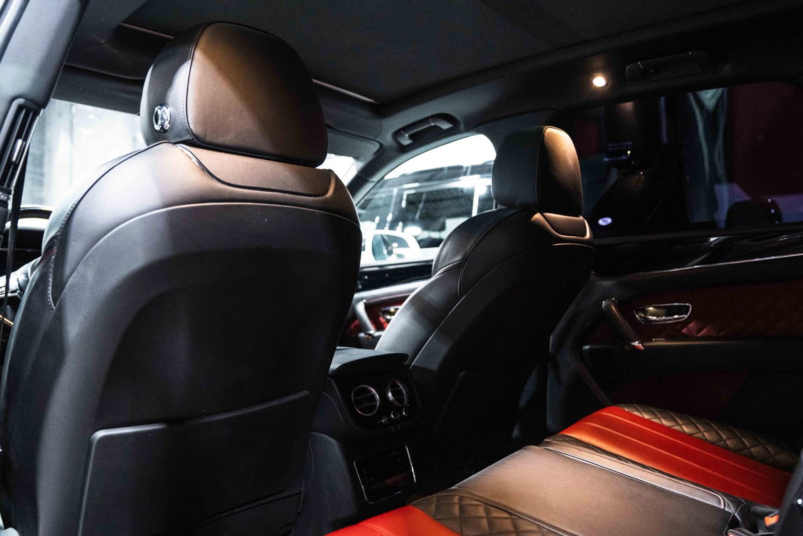 Used 2019 Bentley Bentayga AWD/4WD image 35