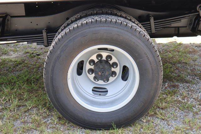 Used 2025 Chevrolet Express 4500 w/ Power Convenience Package RWD image 17