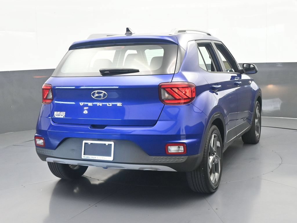 Used 2022 Hyundai Venue SEL FWD image 5