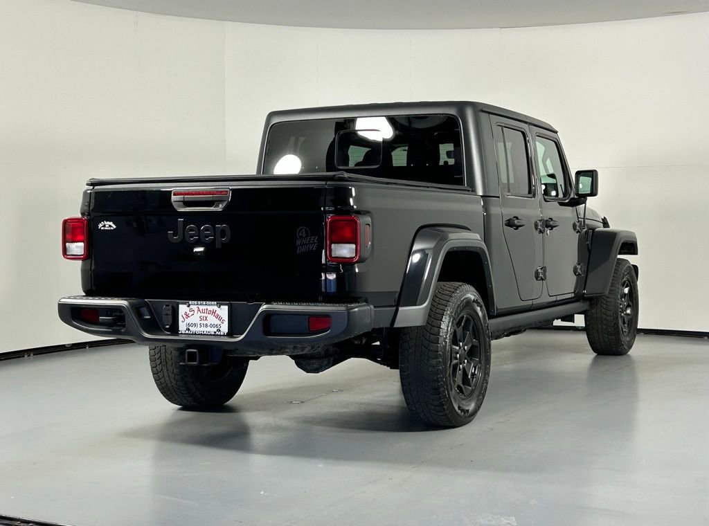 Used 2022 Jeep Gladiator Willys AWD/4WD image 7