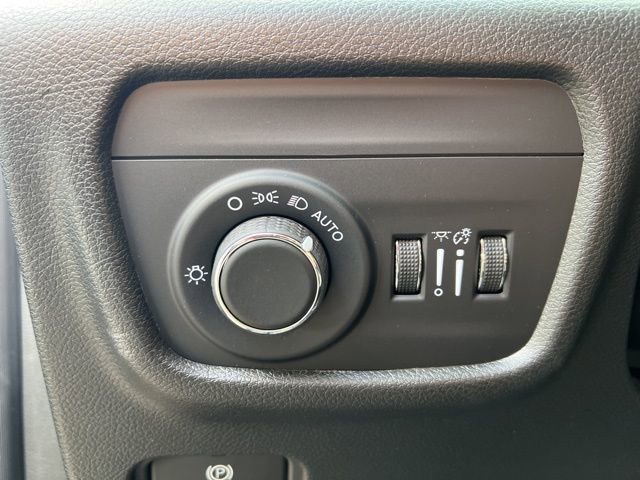 Used 2025 Jeep Grand Cherokee L Altitude AWD/4WD image 8