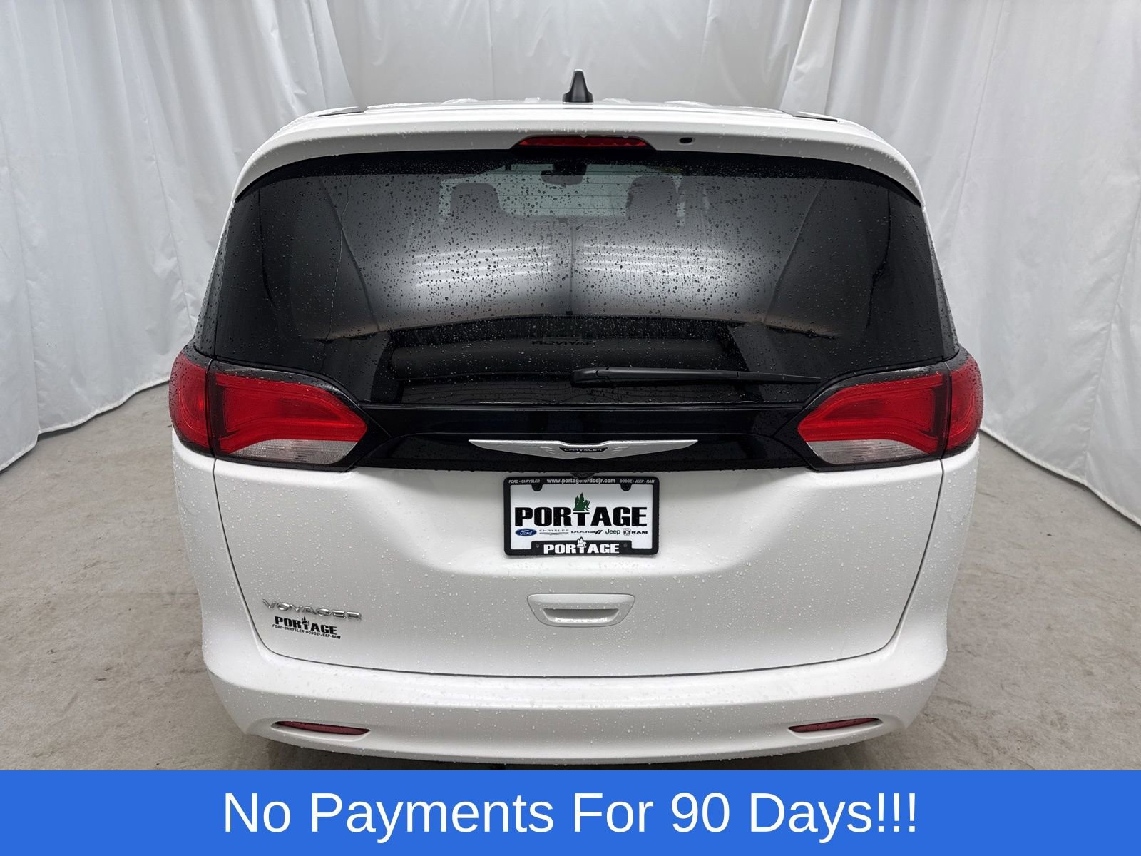 Used 2024 Chrysler Voyager LX image 3