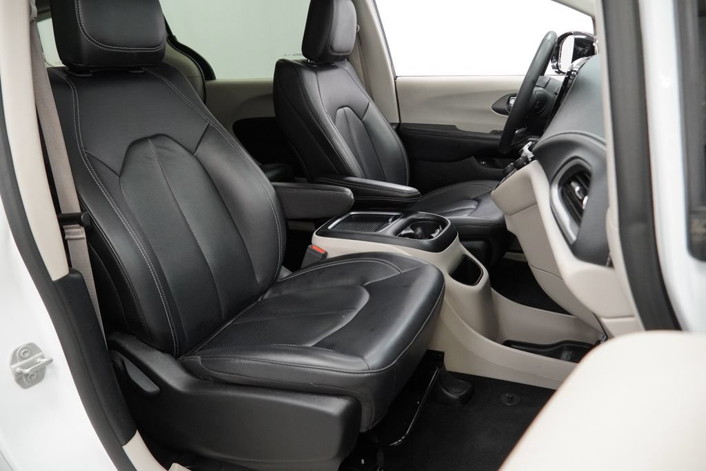 Used 2024 Chrysler Pacifica Limited FWD image 44