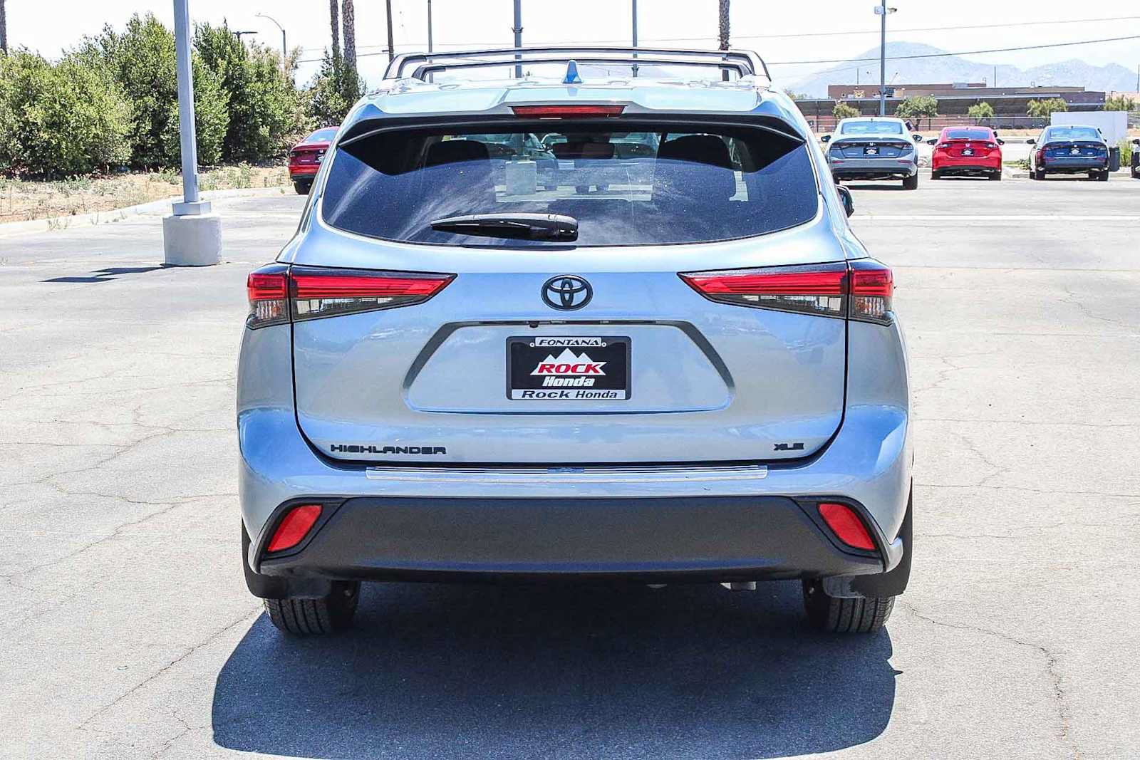 Used 2022 Toyota Highlander XLE FWD image 7