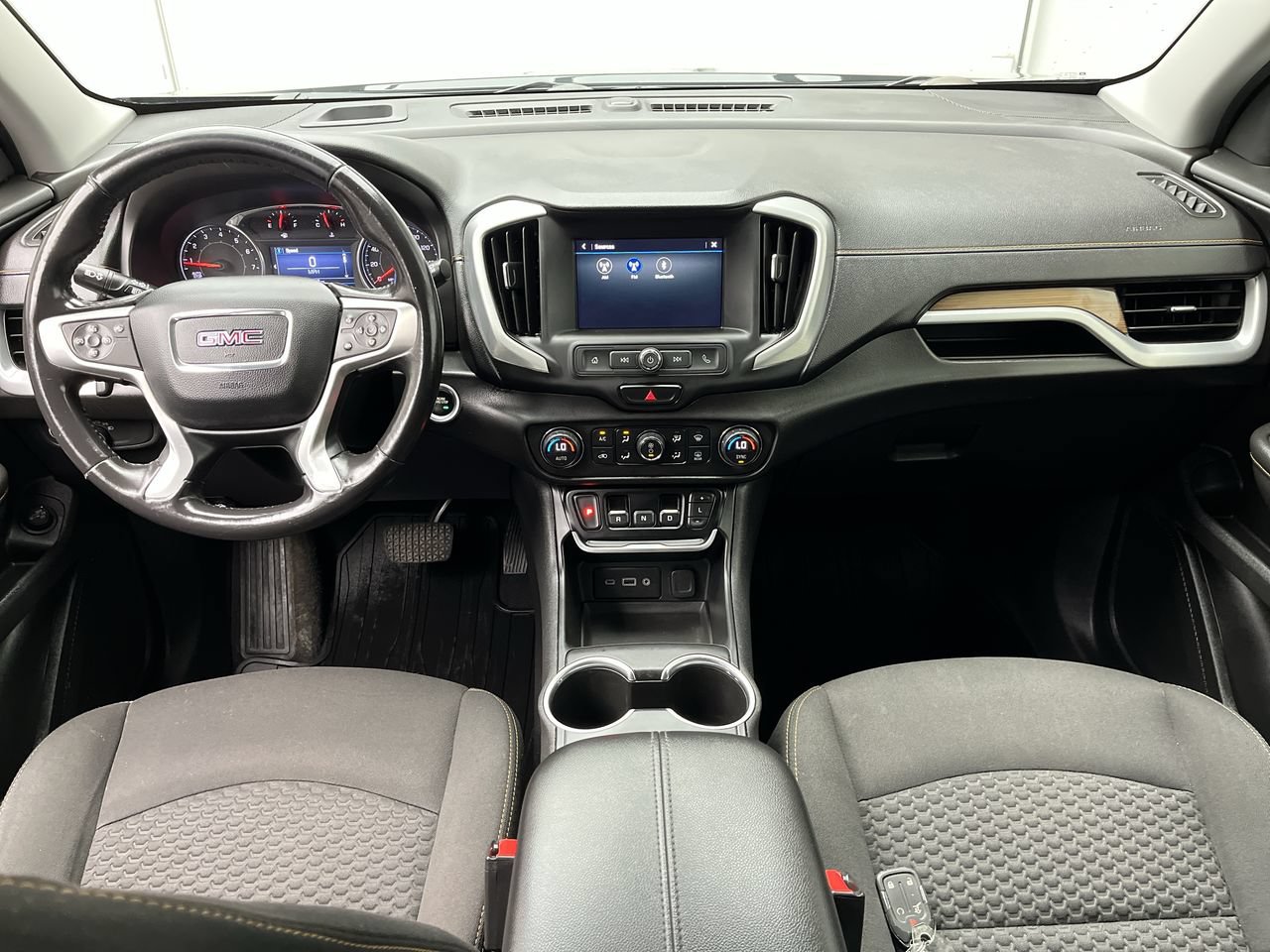 Used 2020 GMC Terrain SLE w/ Driver Convenience Package AWD/4WD image 4