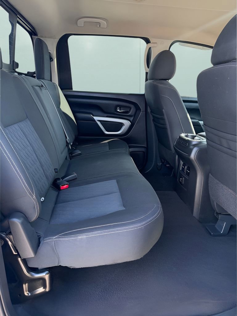 Used 2018 Nissan Titan SV w/ SV Convenience Package RWD image 16