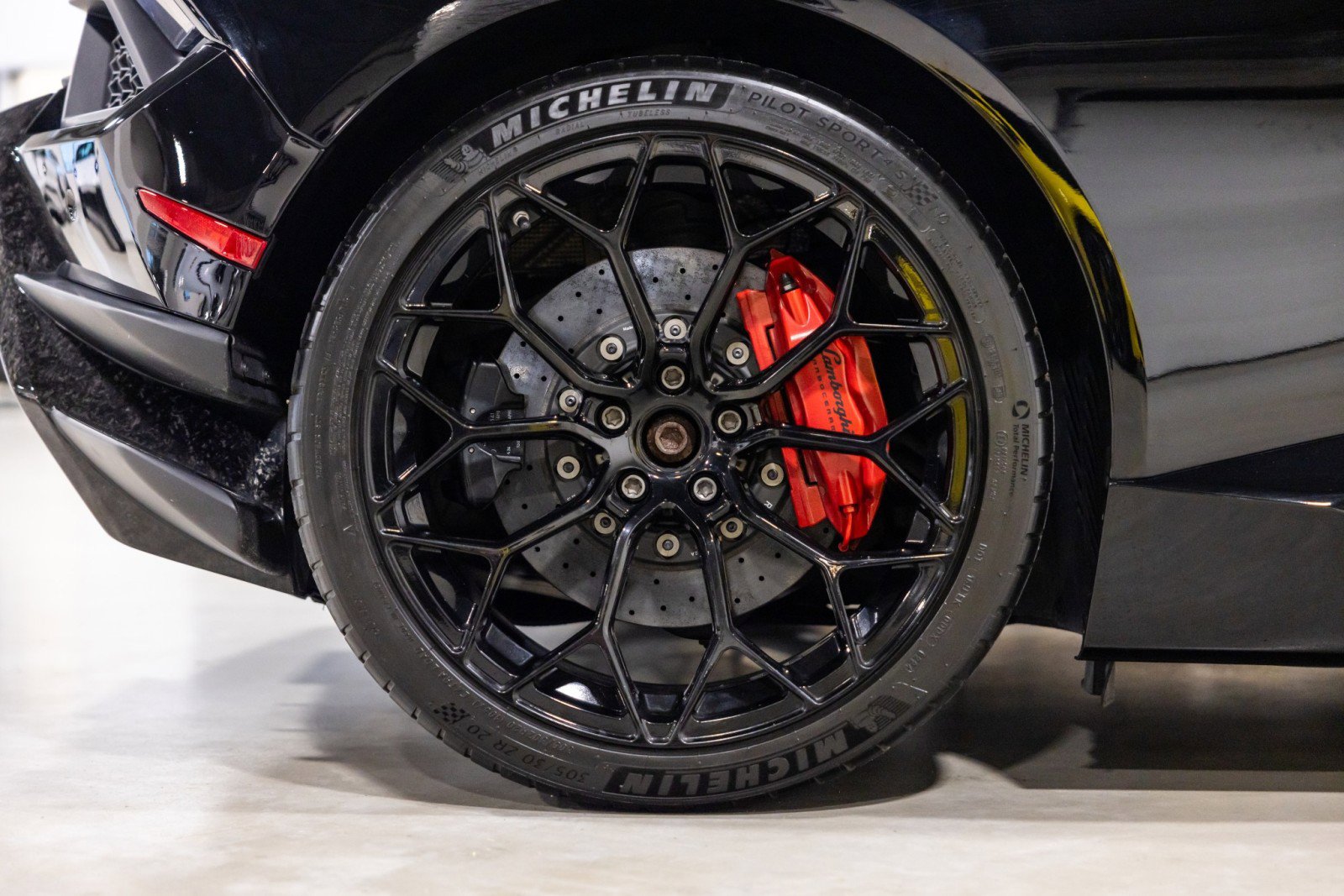 Used 2018 Lamborghini Huracan Performante image 29