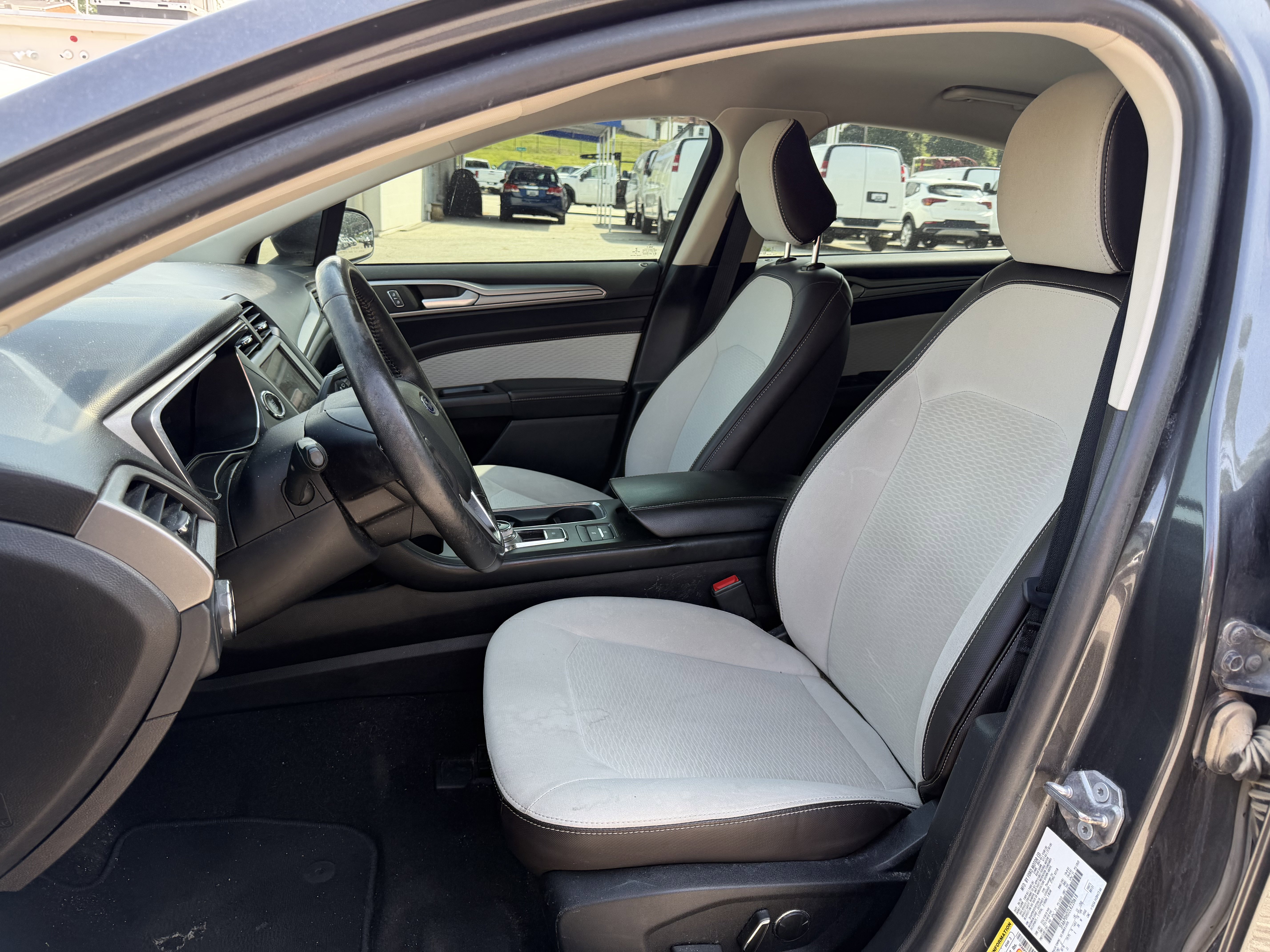 Used 2020 Ford Fusion SE w/ Equipment Group 151A FWD image 28