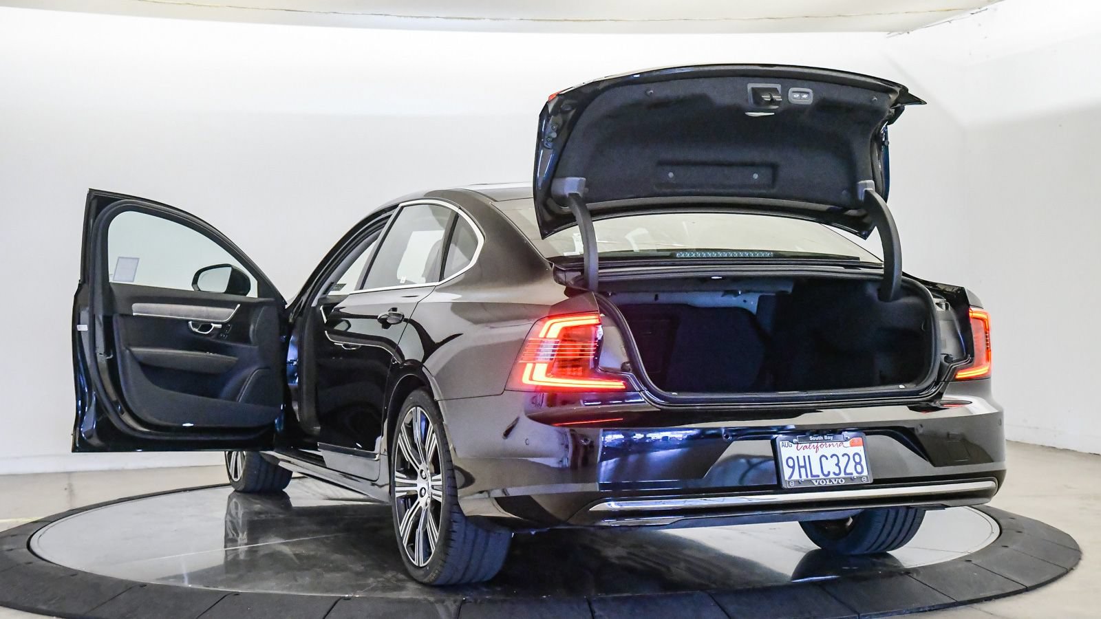 Certified 2023 Volvo S90 B6 Plus AWD/4WD image 26