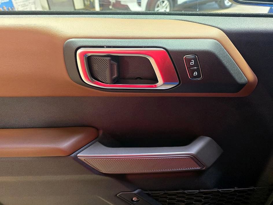 Used 2023 Ford Bronco Outer Banks image 11