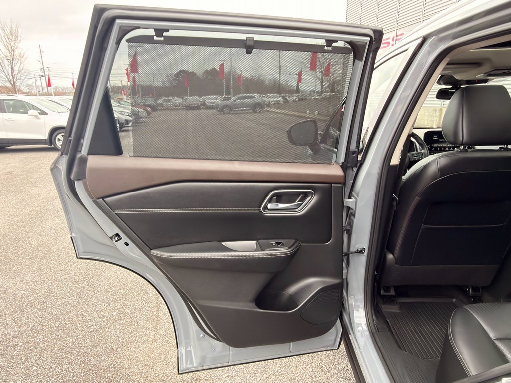 Used 2022 Nissan Rogue Platinum w/ Head-Up Display Package image 23