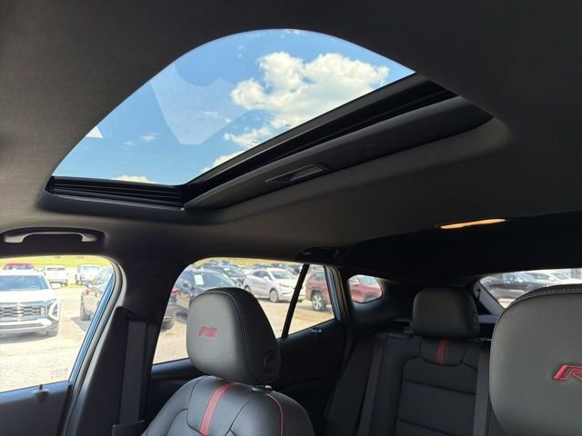 Used 2024 Chevrolet Trax RS w/ Sunroof Package image 23