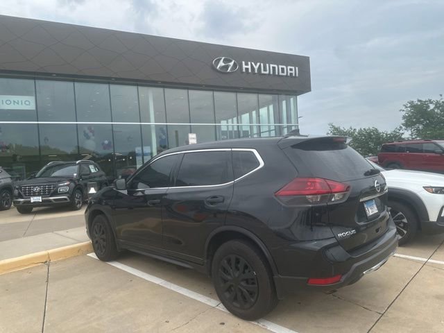 Used 2019 Nissan Rogue S AWD/4WD image 3