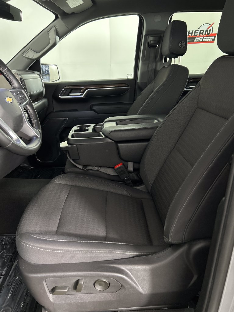 Used 2024 Chevrolet Silverado 1500 LT AWD/4WD image 13