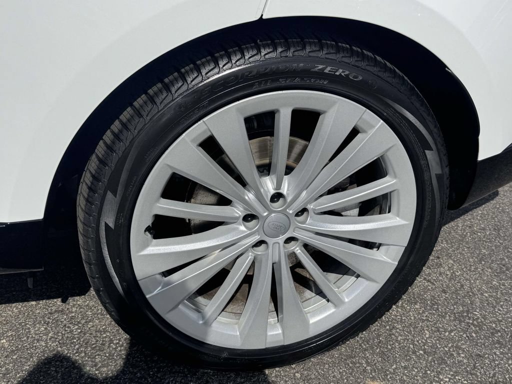 Certified 2025 Land Rover Range Rover SE AWD/4WD image 9