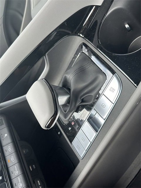Used 2024 Hyundai Elantra SEL w/ Convenience Package image 35