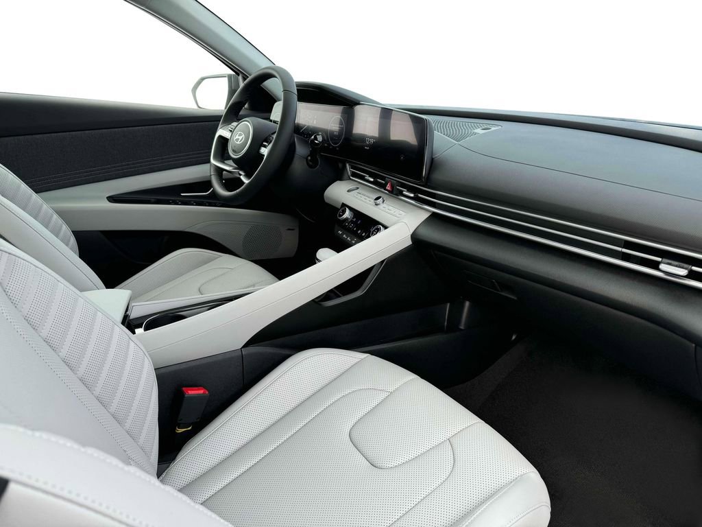 New 2025 Hyundai Elantra Limited image 24
