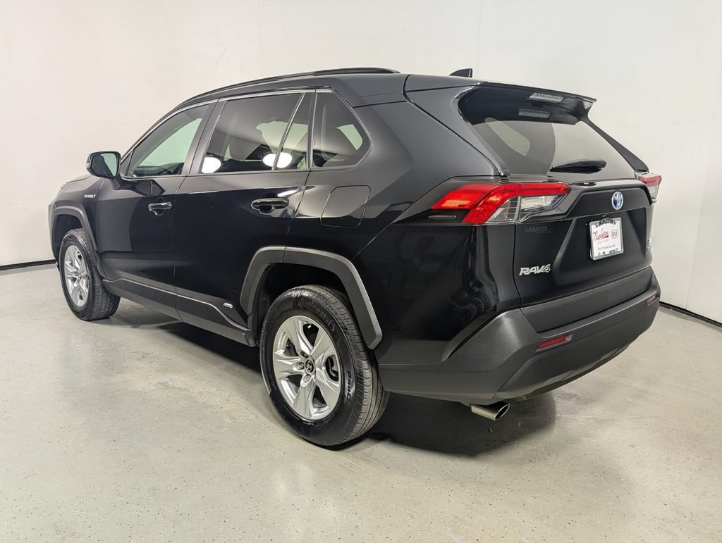 Used 2020 Toyota RAV4 XLE AWD/4WD image 5