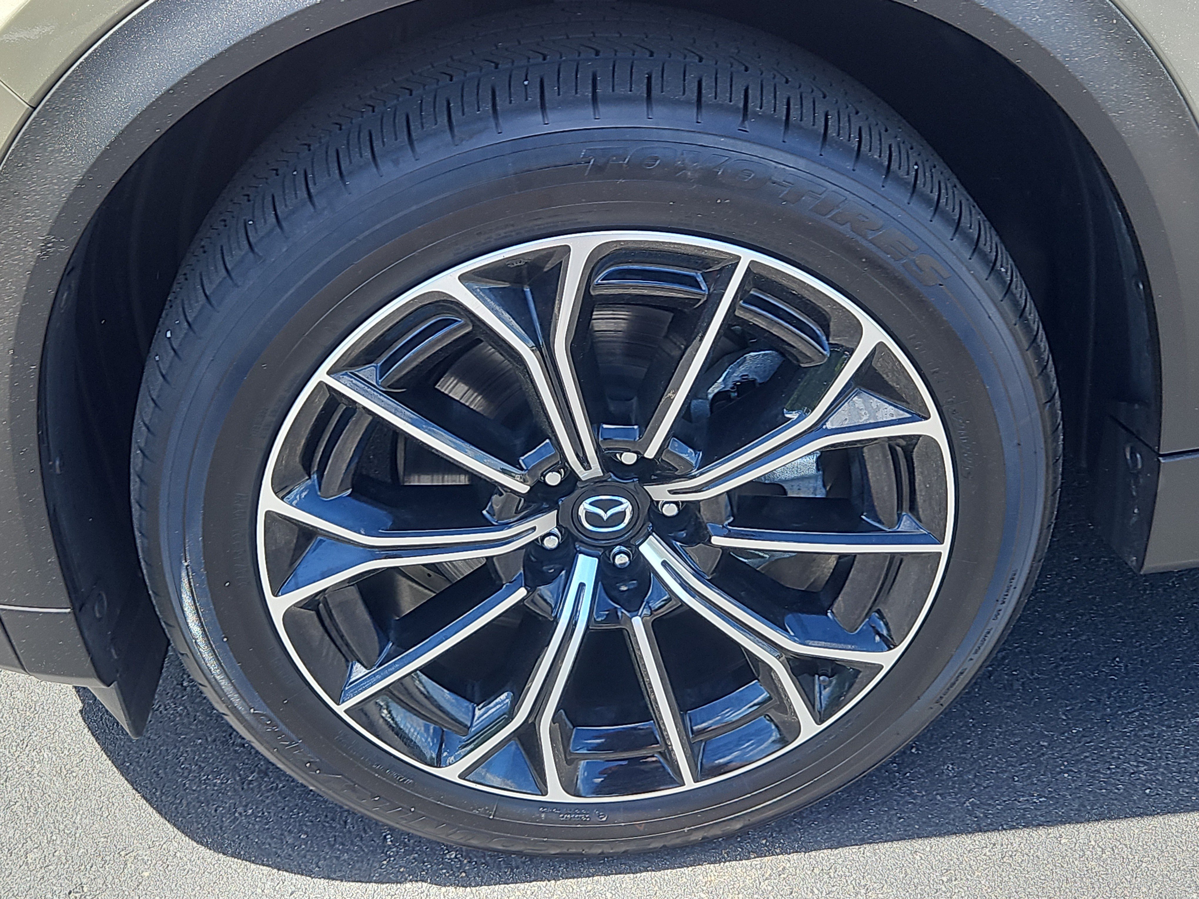 Certified 2025 MAZDA CX-70 Plug-In Hybrid w/ Premium Pkg AWD/4WD image 4
