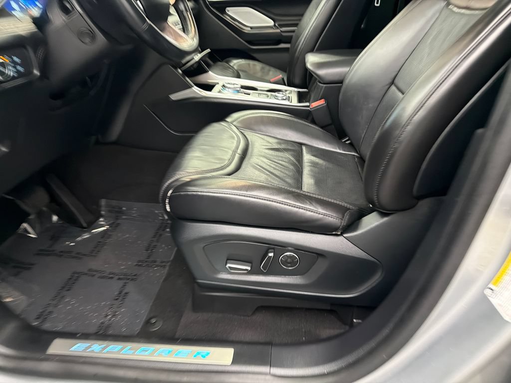 Used 2020 Ford Explorer Platinum w/ Premium Technology Package AWD/4WD image 10