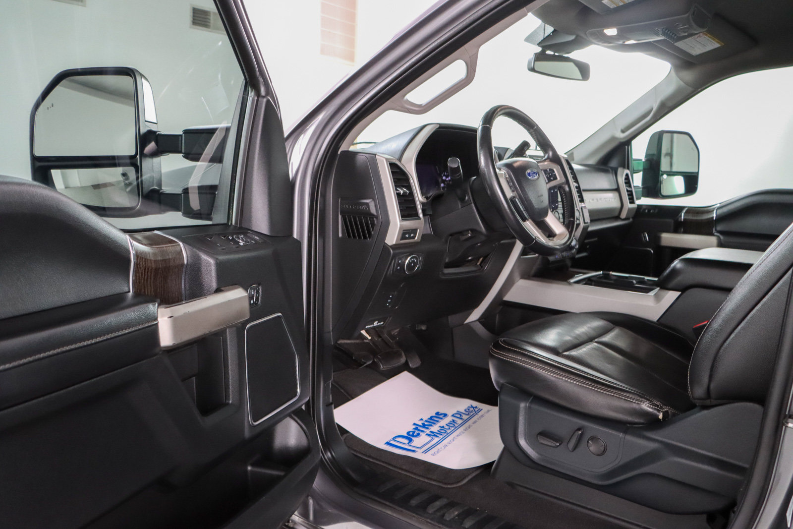 Used 2021 Ford F250 Lariat w/ Lariat Value Package AWD/4WD image 3
