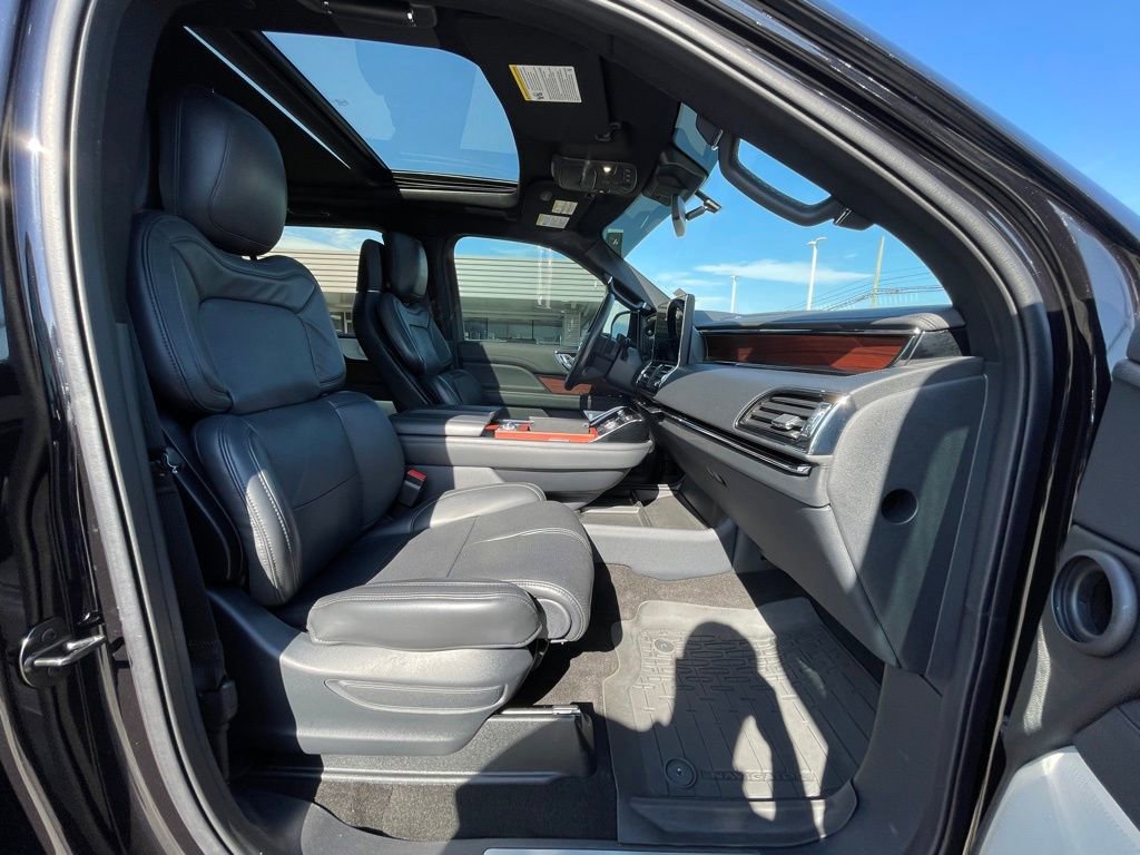 Used 2022 Lincoln Navigator Reserve image 30