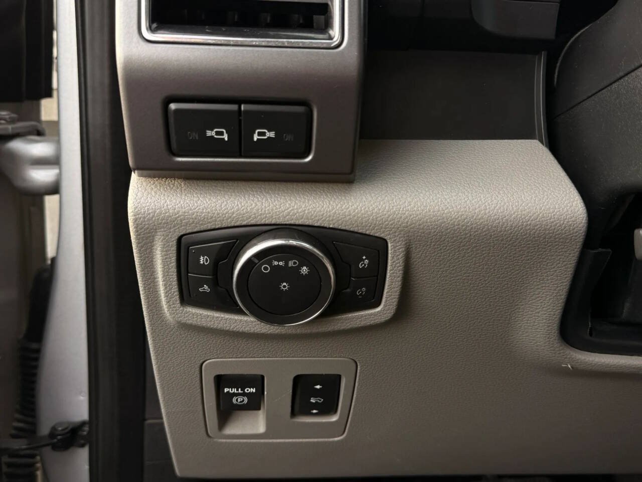 Used 2019 Ford F150 XLT w/ Equipment Group 302A Luxury AWD/4WD image 24