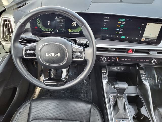 Used 2024 Kia Sorento S image 2