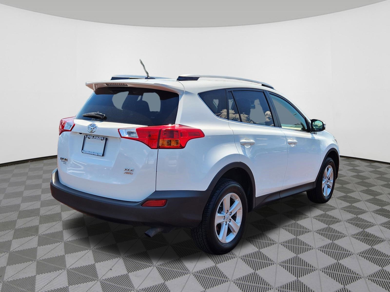 Used 2014 Toyota RAV4 XLE w/ Preferred Accessory Package AWD/4WD image 4