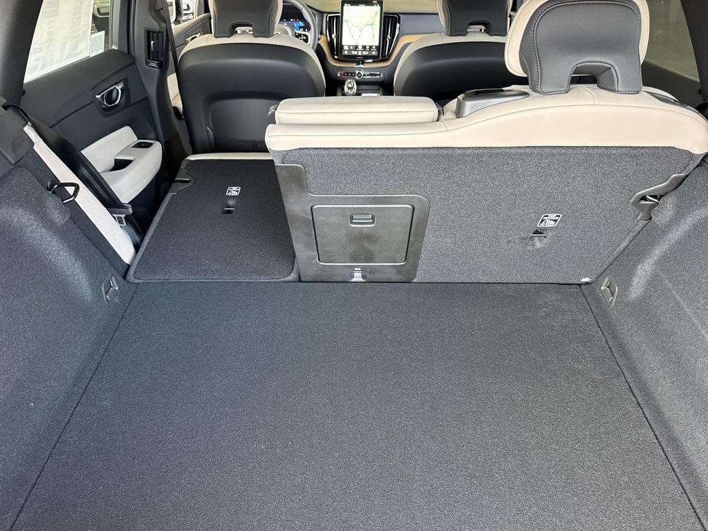 New 2026 Volvo XC60 B5 Core w/ Protection Package Premier AWD/4WD image 14