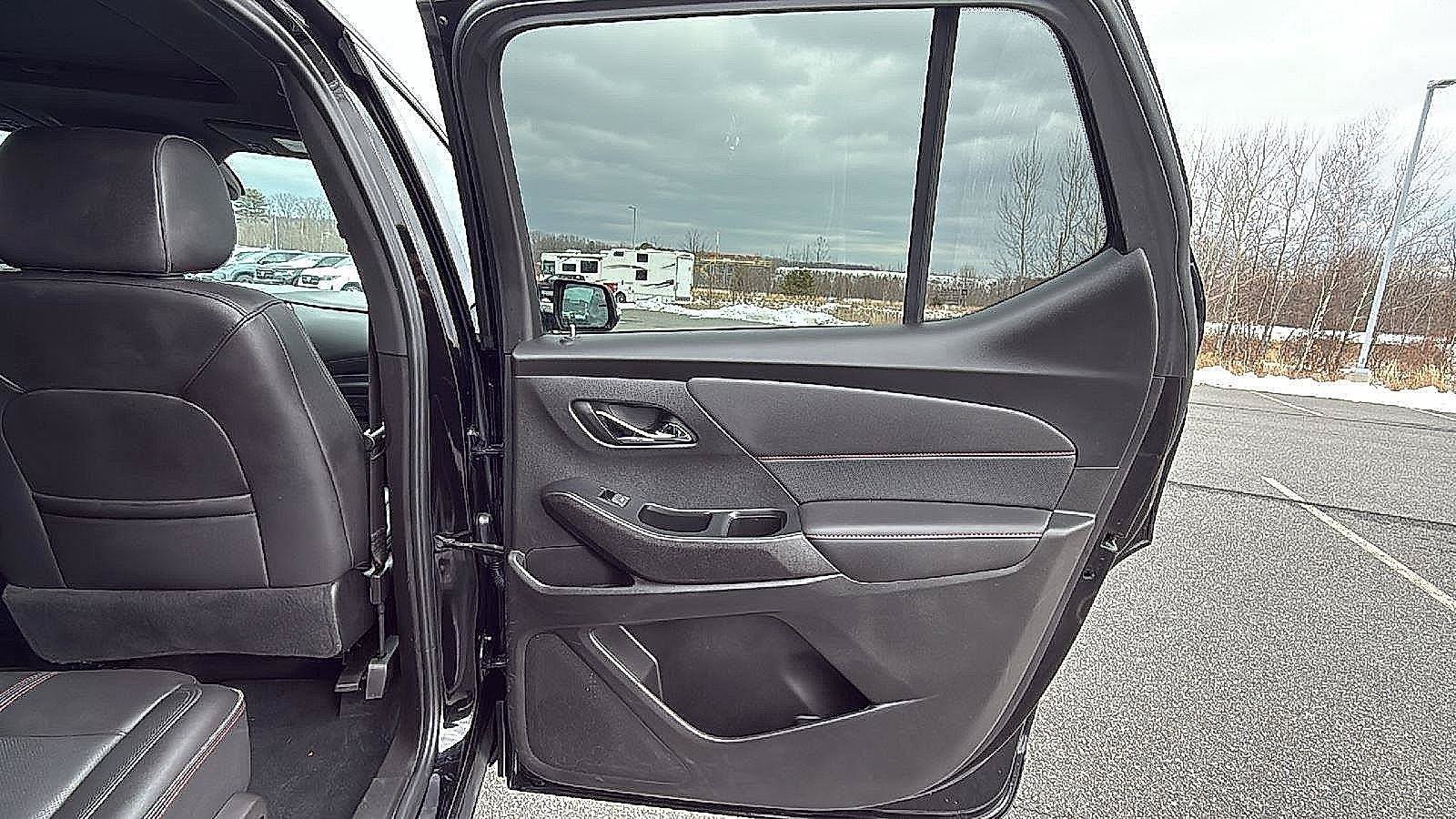 Used 2023 Chevrolet Traverse RS w/ LPO, Cargo Package AWD/4WD image 19