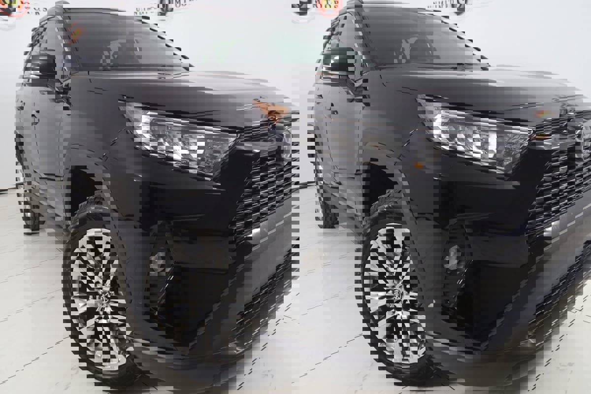 Used 2019 Toyota RAV4 XLE Premium image 15