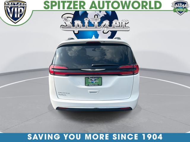 Certified 2022 Chrysler Pacifica Touring-L FWD image 8