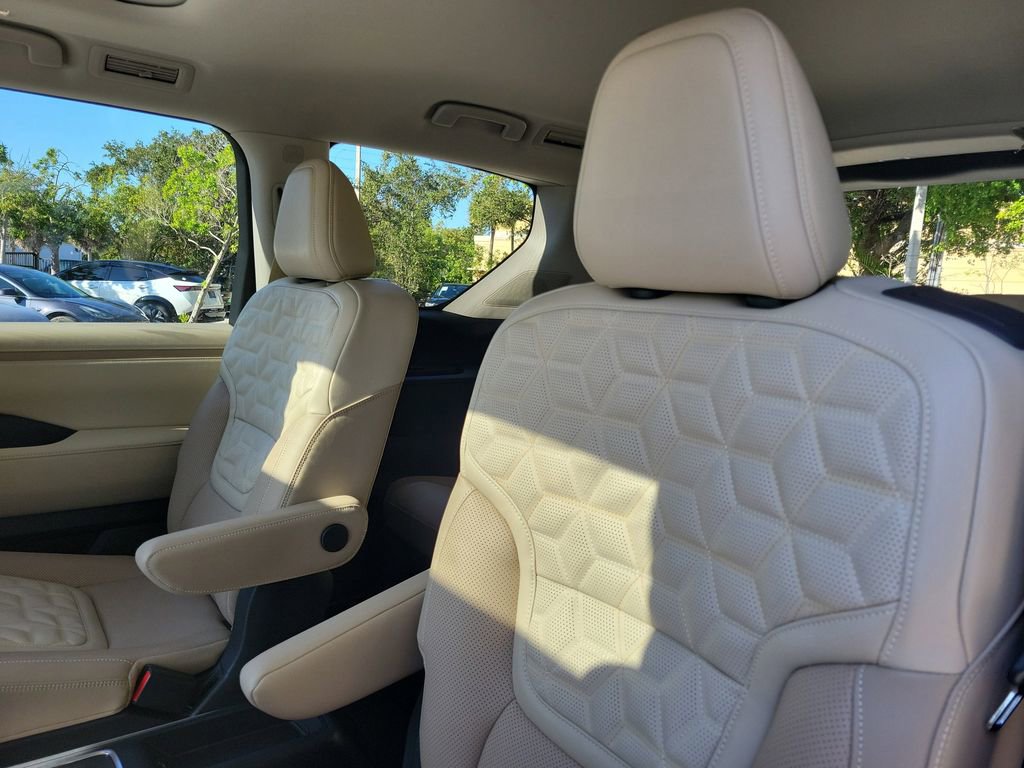 New 2026 Nissan Armada Platinum Reserve image 16