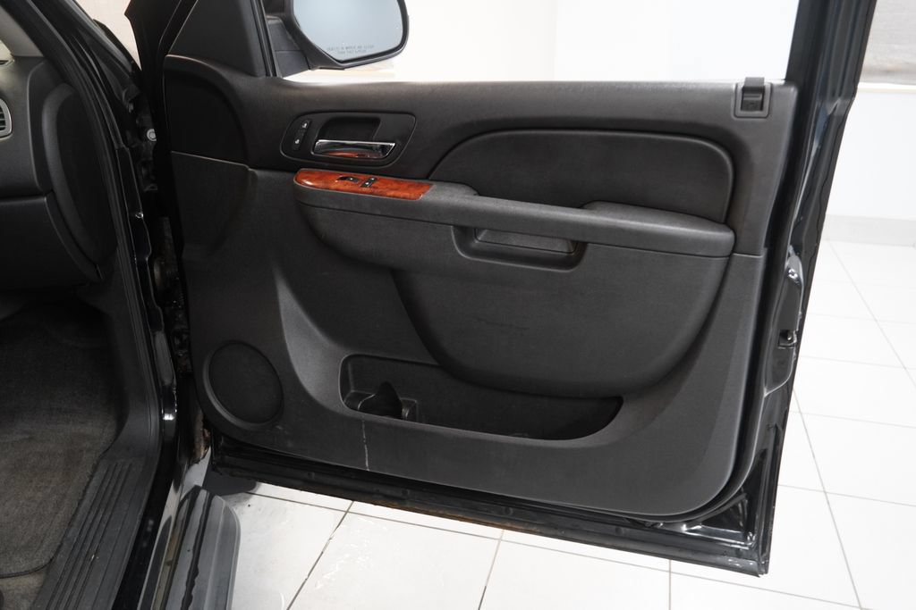 Used 2012 Chevrolet Suburban LT AWD/4WD image 29