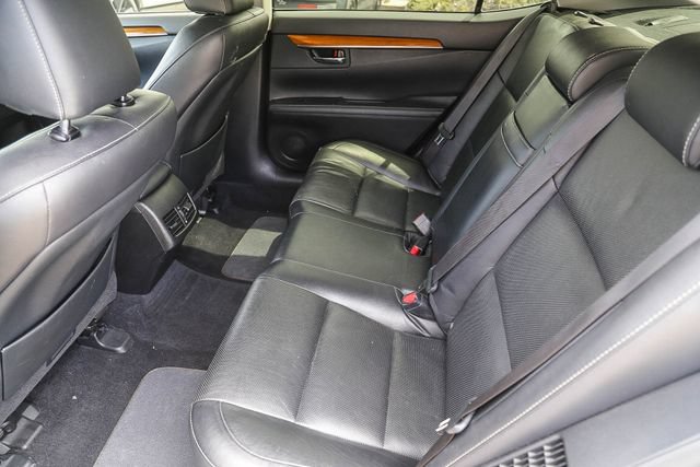 Used 2015 Lexus ES 300h w/ Navigation System Package FWD image 18