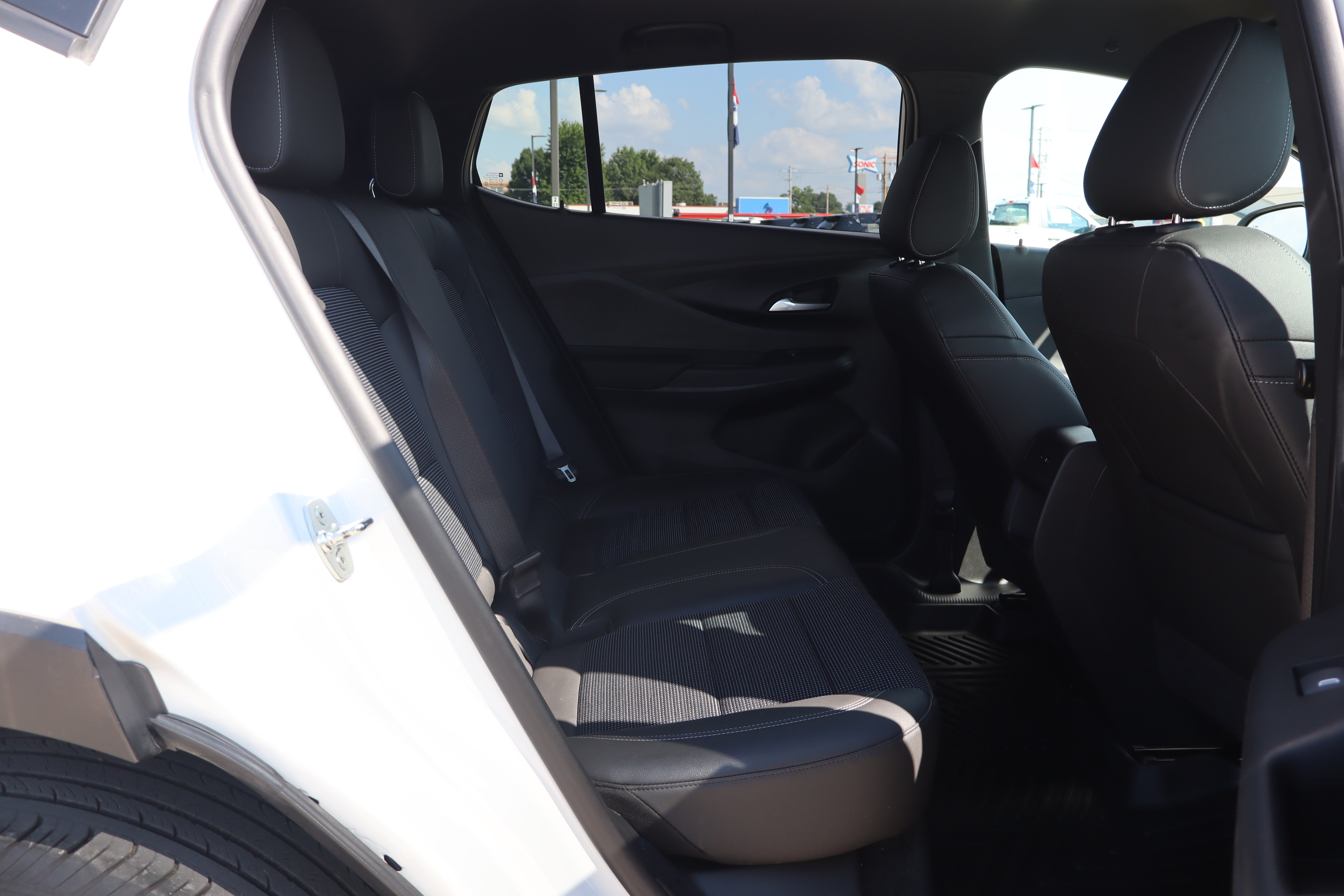 Used 2024 Buick Envista Preferred w/ Convenience I Package FWD image 11