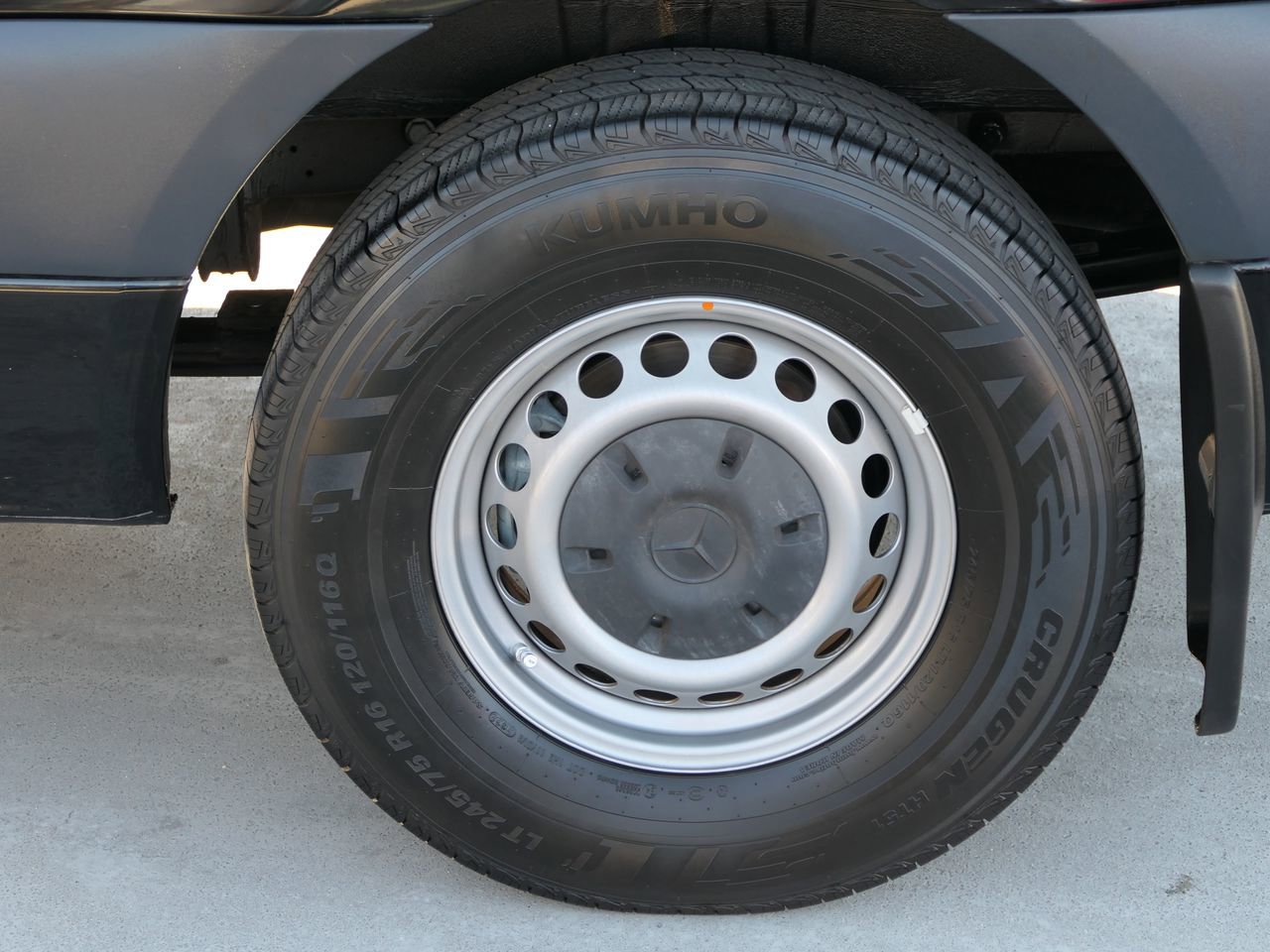 Used 2023 Mercedes-Benz Sprinter 2500 image 10