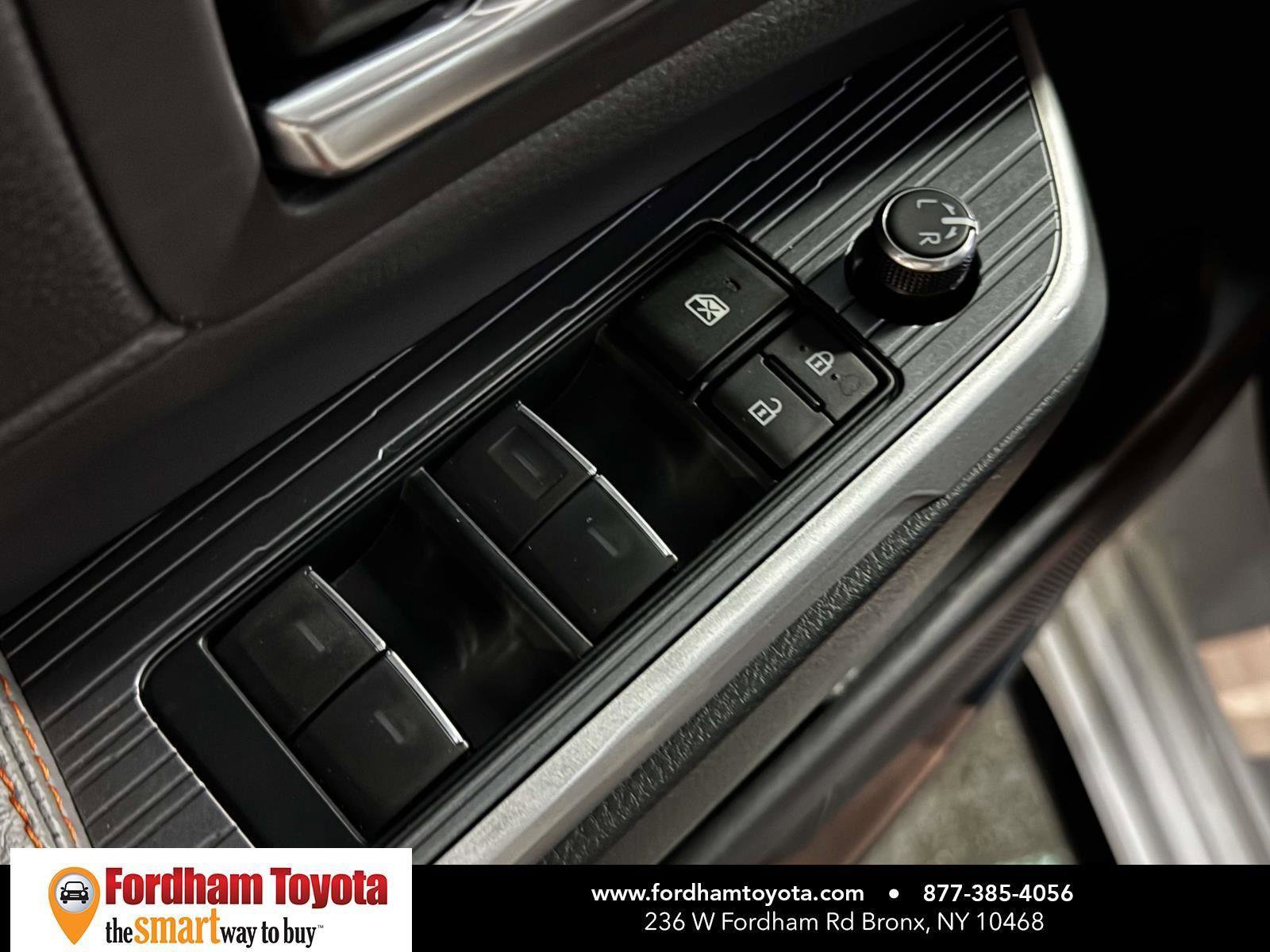 Used 2024 Toyota Sienna XSE w/ XSE Plus Package image 17