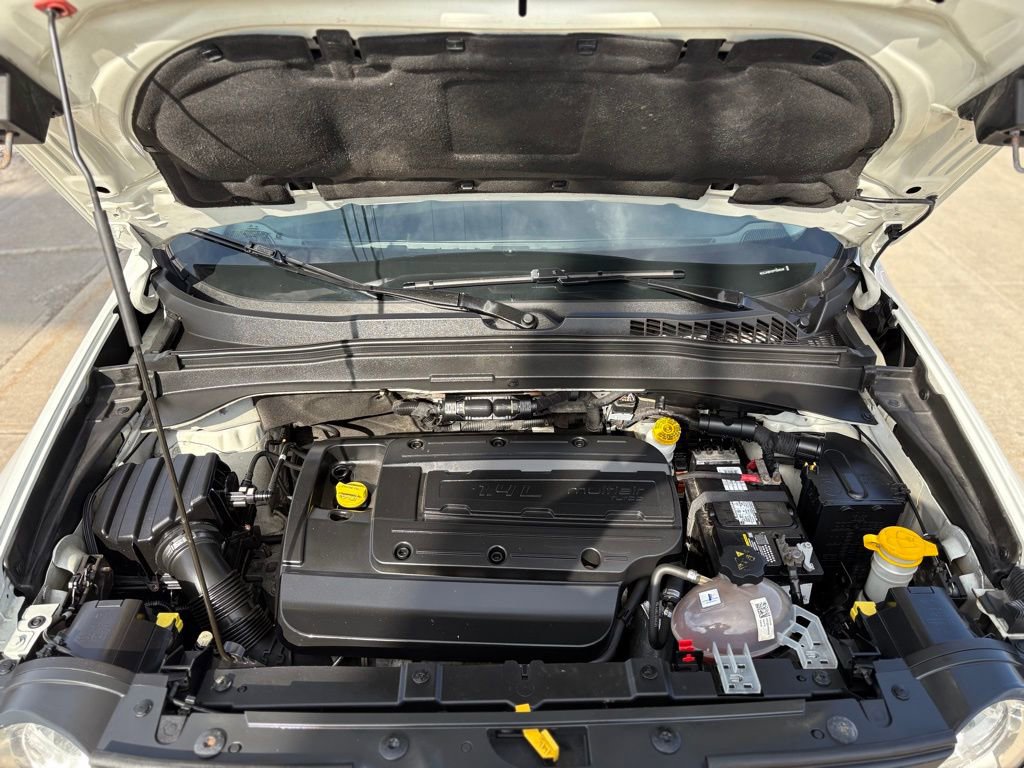 Used 2015 Jeep Renegade Latitude w/ Cold Weather Group II FWD image 22