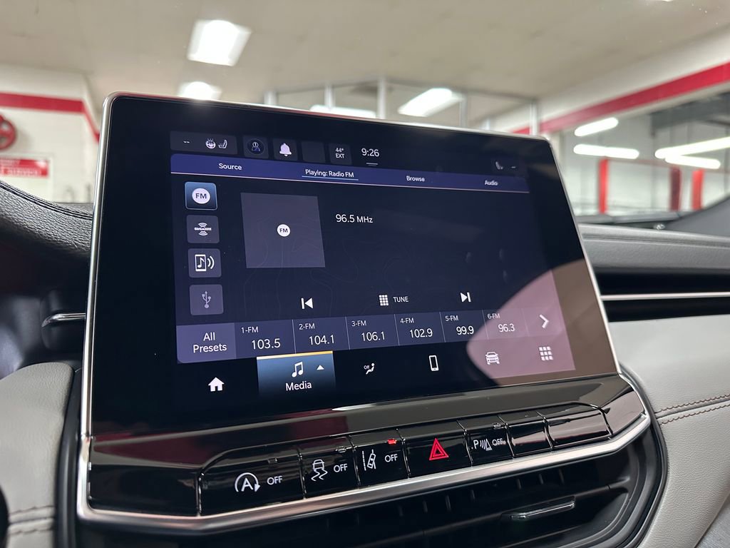 Certified 2024 Jeep Compass Limited image 10