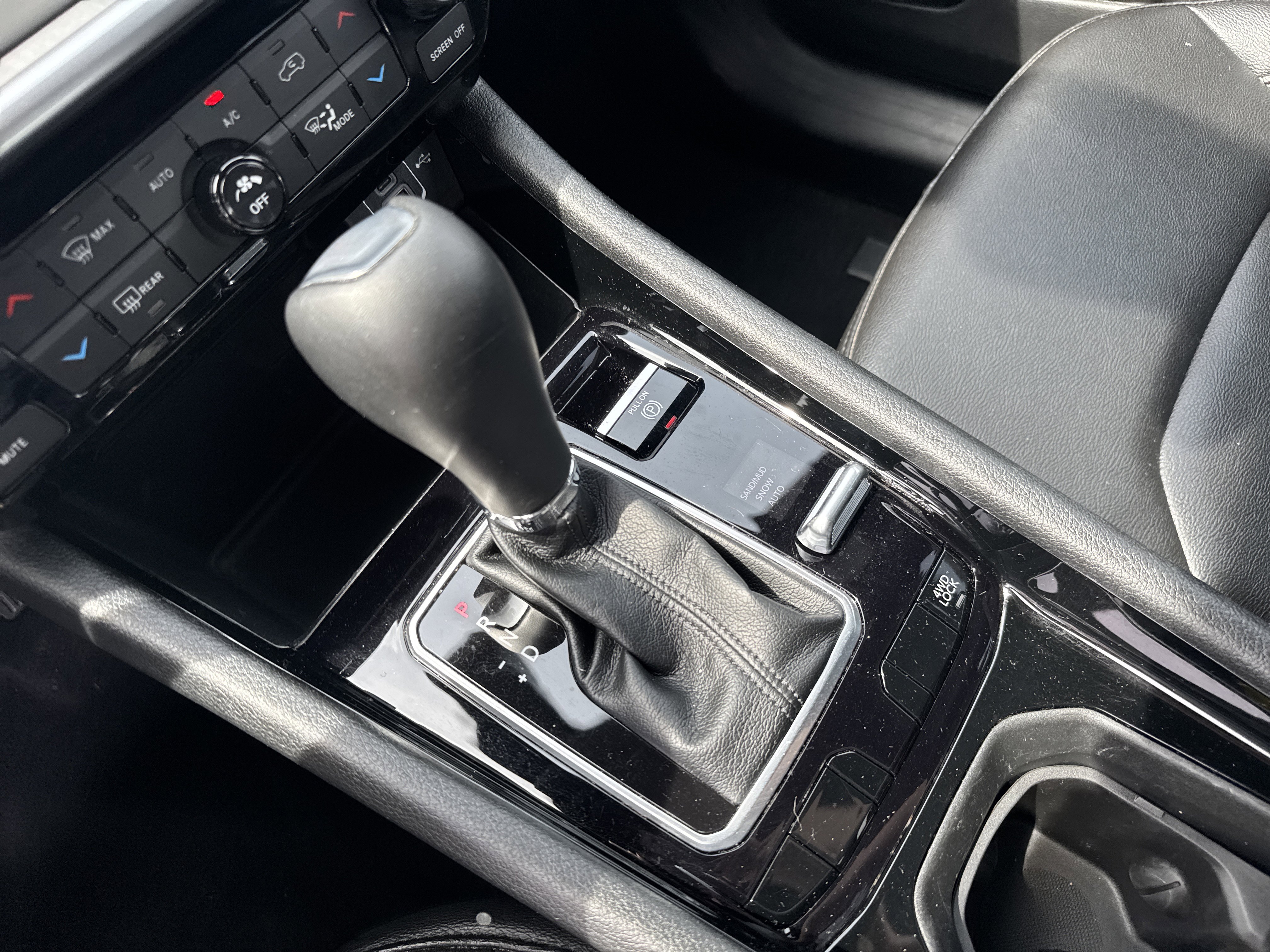 Used 2025 Jeep Compass Limited image 24