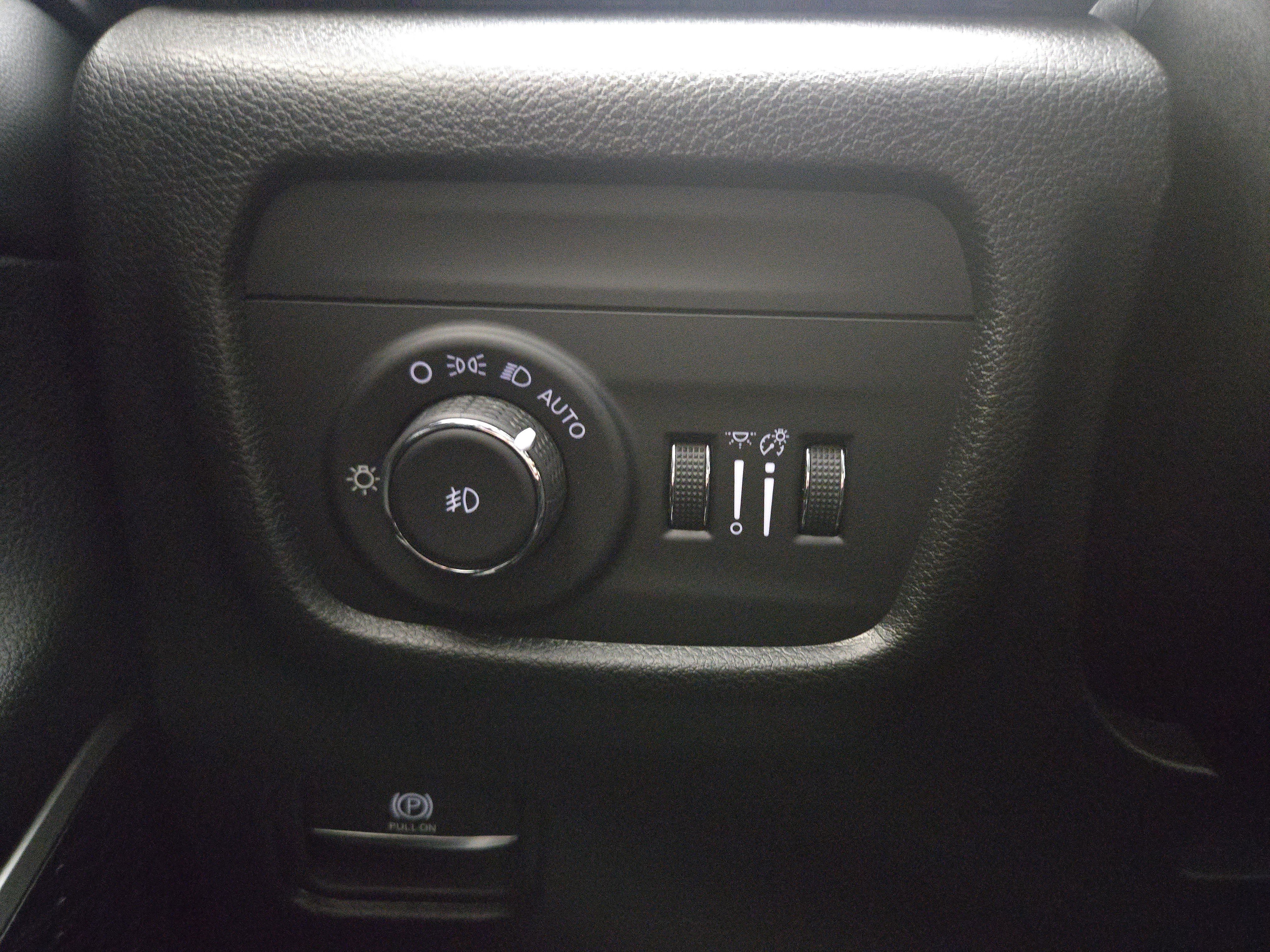 Used 2023 Jeep Grand Cherokee L Limited image 32