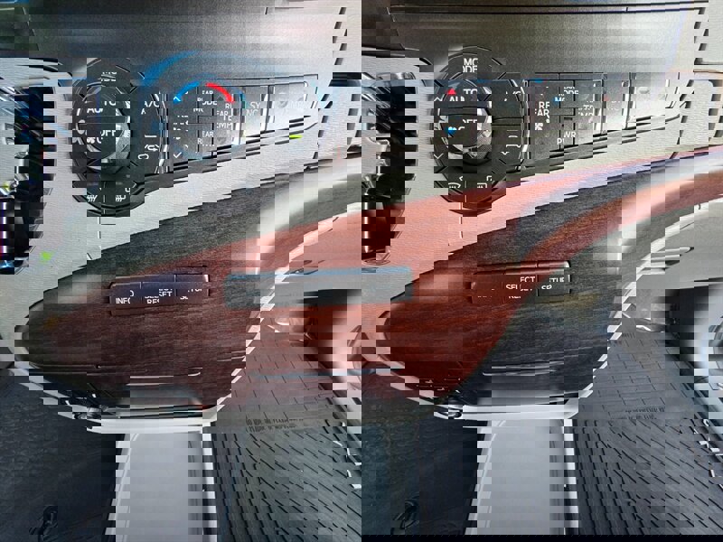 Used 2014 Toyota Sienna XLE image 43