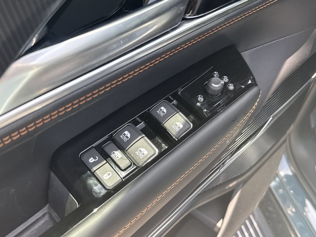 New 2026 Jeep Grand Wagoneer Summit AWD/4WD image 11