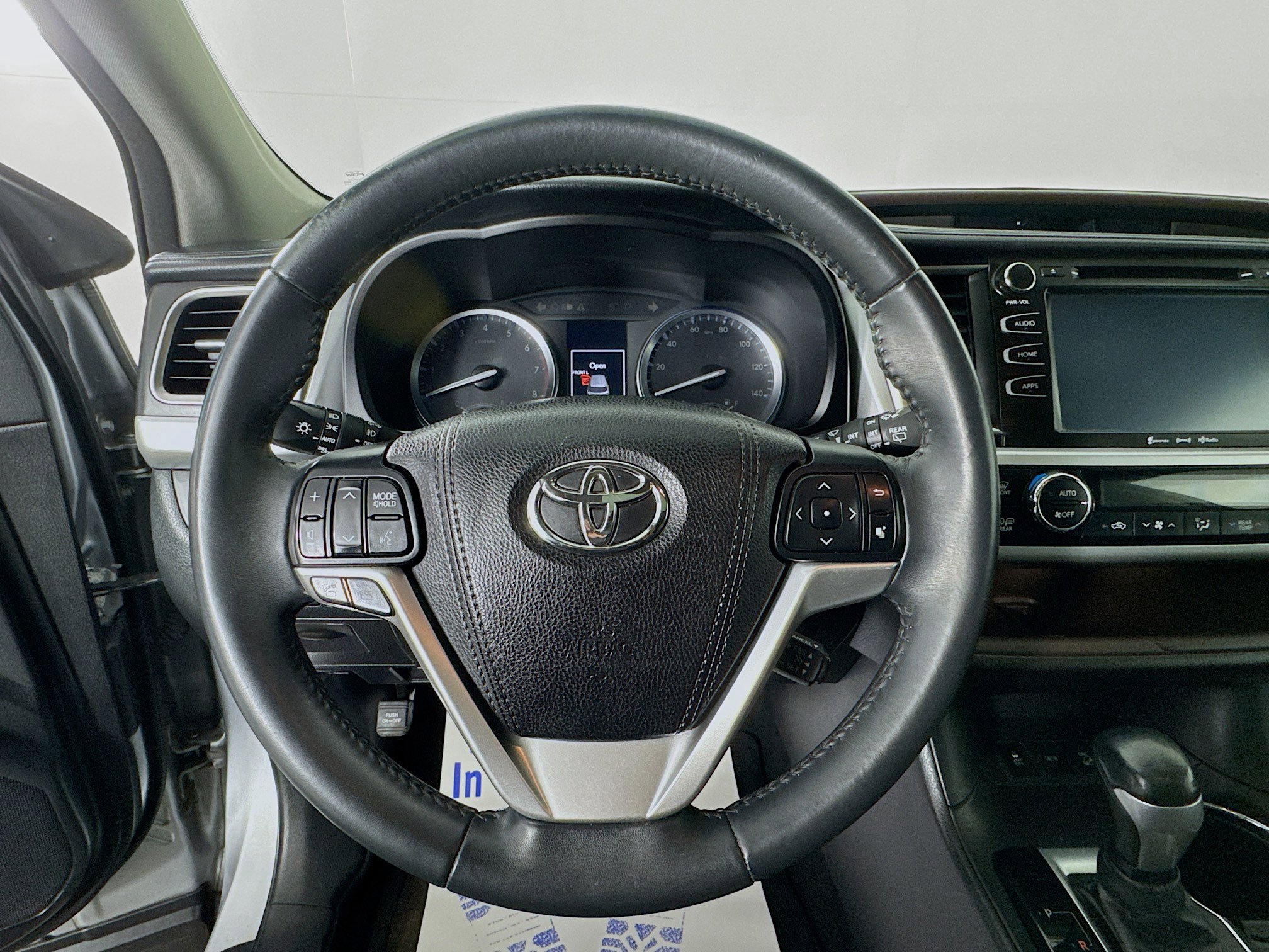 Used 2016 Toyota Highlander XLE AWD/4WD image 11