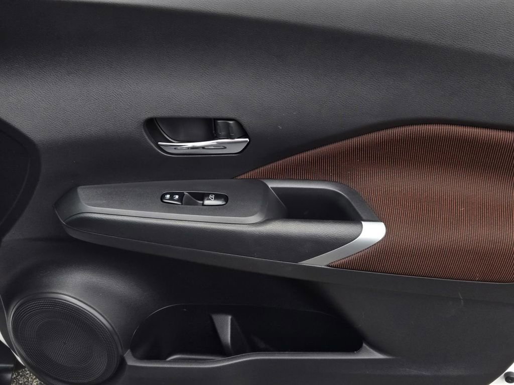 Used 2023 Nissan Kicks SR FWD image 8