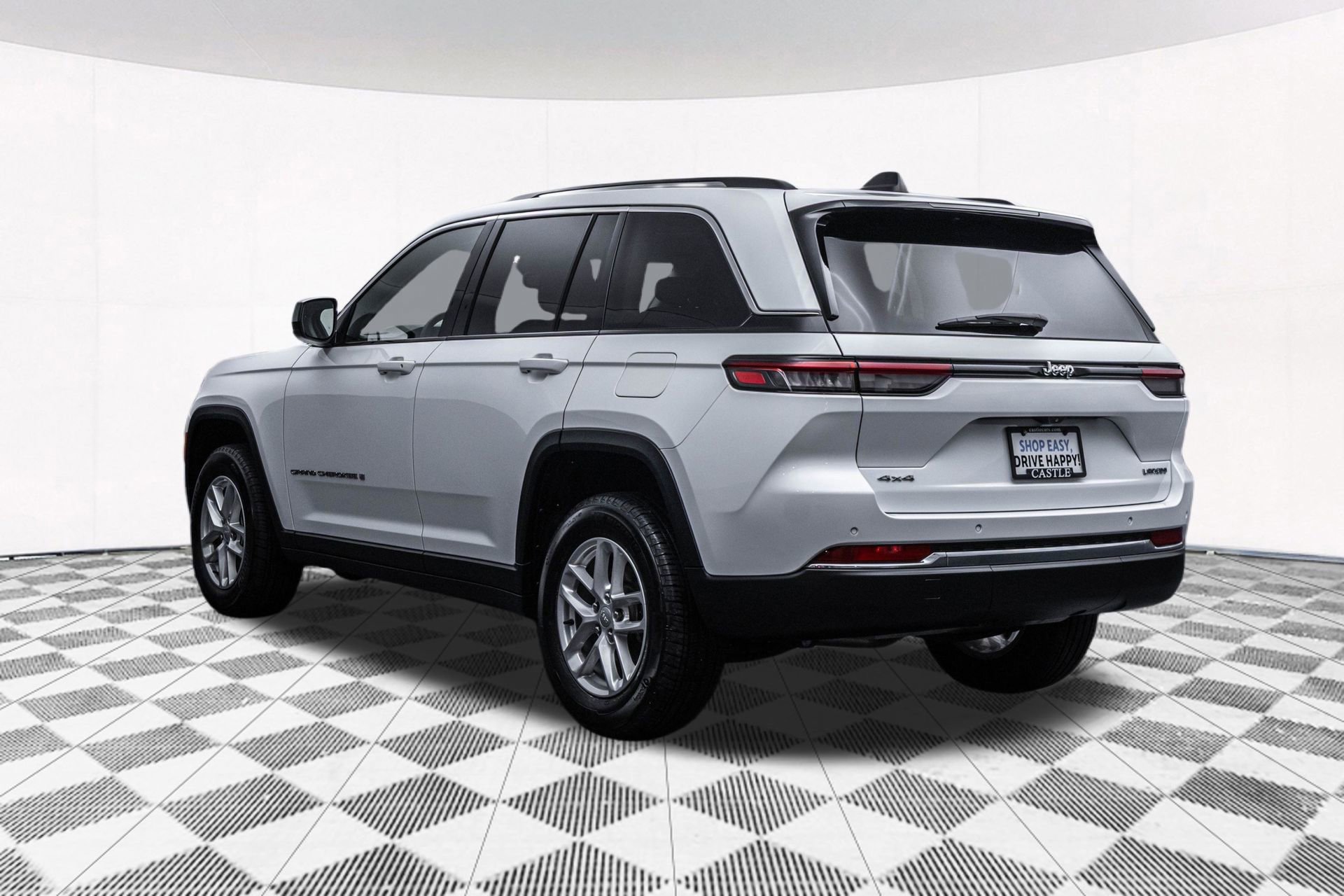 Used 2023 Jeep Grand Cherokee Laredo X image 9