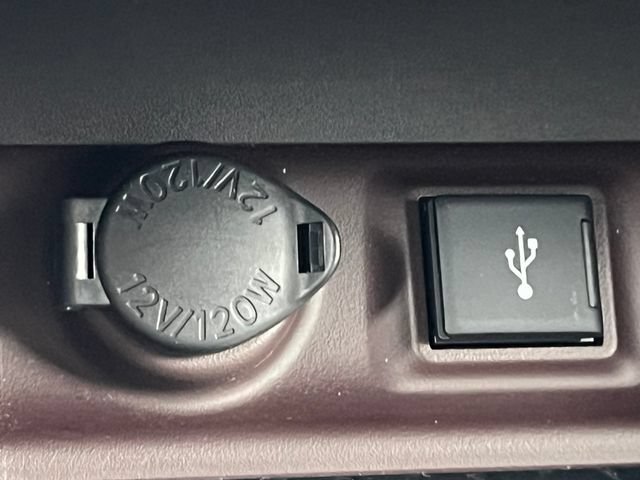 Used 2022 Toyota RAV4 Limited AWD/4WD image 31