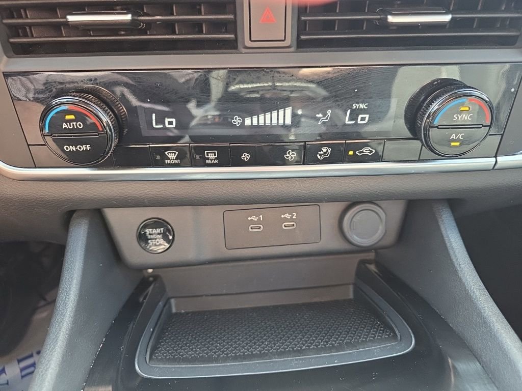 Used 2025 Nissan Rogue SV image 26